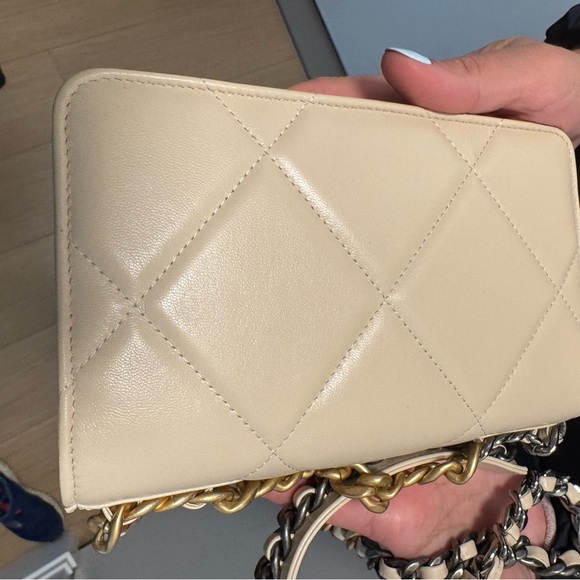 20A Chanel 19 Quilted Lambskin WOC Beige Wallet on Chain BNWT - Picture 8 of 12